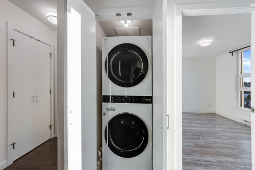 1002-2232 Douglas Road, Burnaby, BC 