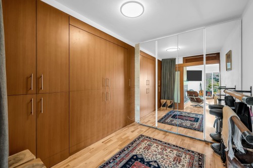 1106 Ironwork Passage, Vancouver, BC 