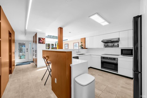 1106 Ironwork Passage, Vancouver, BC 