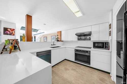 1106 Ironwork Passage, Vancouver, BC 