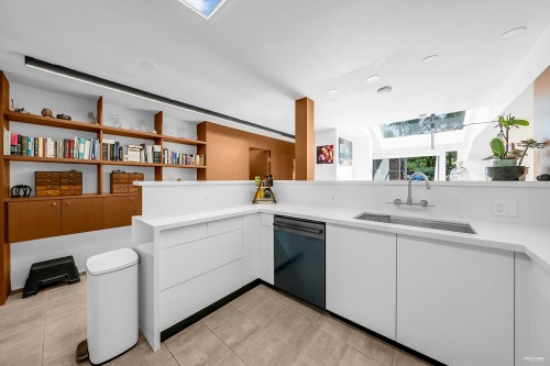 1106 Ironwork Passage, Vancouver, BC 