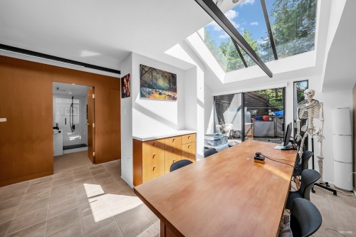 1106 Ironwork Passage, Vancouver, BC 