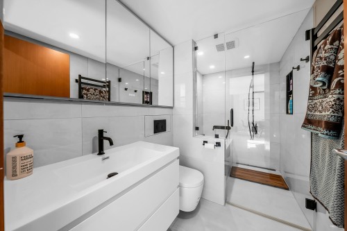 1106 Ironwork Passage, Vancouver, BC 