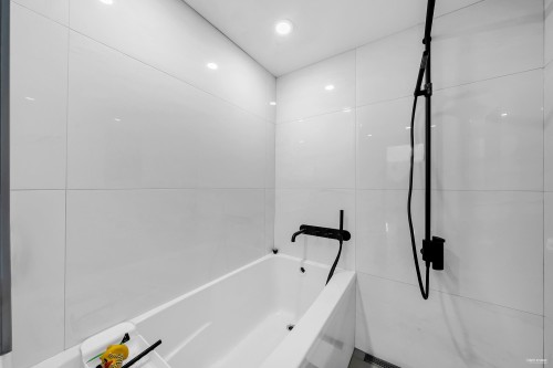 1106 Ironwork Passage, Vancouver, BC 