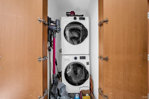 1106 Ironwork Passage, Vancouver, BC 