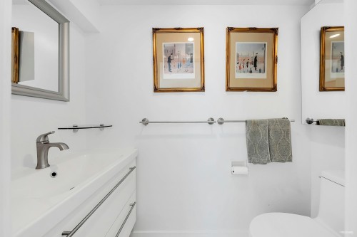 1106 Ironwork Passage, Vancouver, BC 