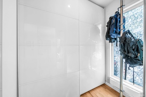 1106 Ironwork Passage, Vancouver, BC 