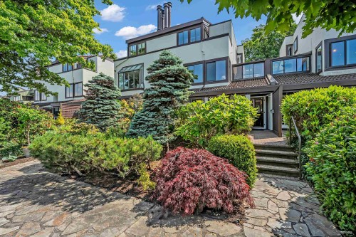 1106 Ironwork Passage, Vancouver, BC 