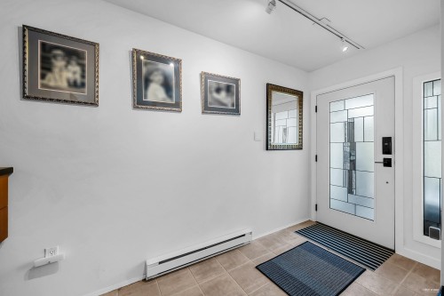 1106 Ironwork Passage, Vancouver, BC 