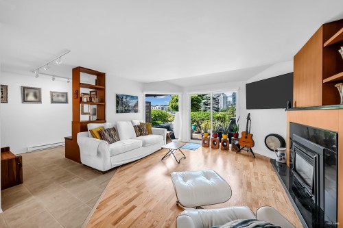 1106 Ironwork Passage, Vancouver, BC 