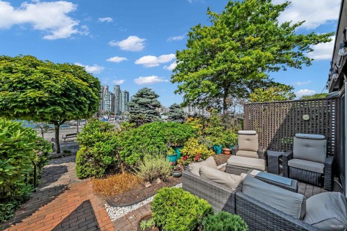 1106 Ironwork Passage, Vancouver, BC 