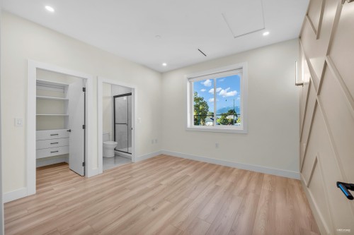 1-2703 3Rd Avenue E, Vancouver, BC 