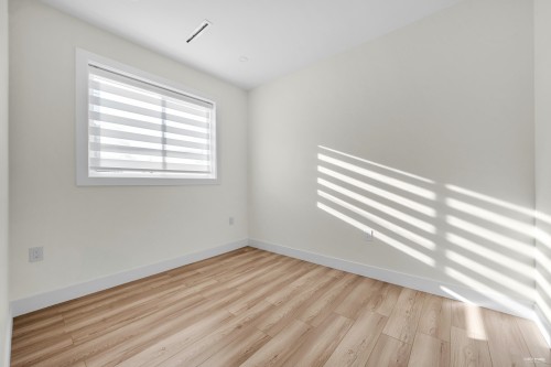 1-2703 3Rd Avenue E, Vancouver, BC 