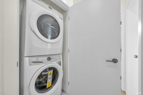 1-2703 3Rd Avenue E, Vancouver, BC 