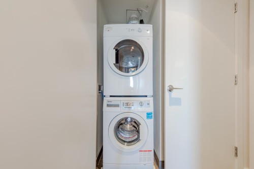 902-7468 Lansdowne Road, Richmond, BC 