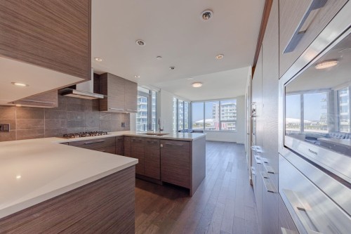 902-7468 Lansdowne Road, Richmond, BC 