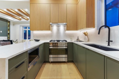 1-1322 13Th Avenue E, Vancouver, BC 