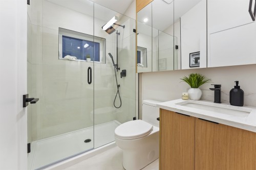 1-1322 13Th Avenue E, Vancouver, BC 