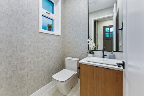 1-1322 13Th Avenue E, Vancouver, BC 