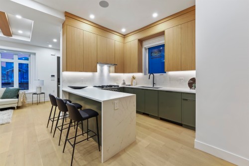 1-1322 13Th Avenue E, Vancouver, BC 