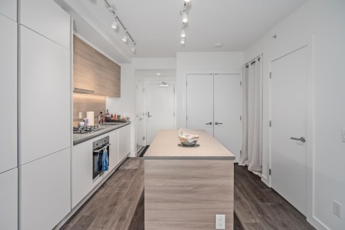 1801-657 Whiting Way, Coquitlam, BC 