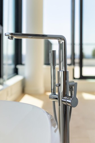 1602-135 13Th Street E, North Vancouver, BC 