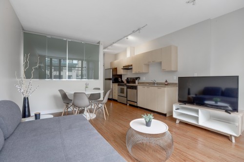 209-1249 Granville Street  Vancouver, BC V6Z 1M5