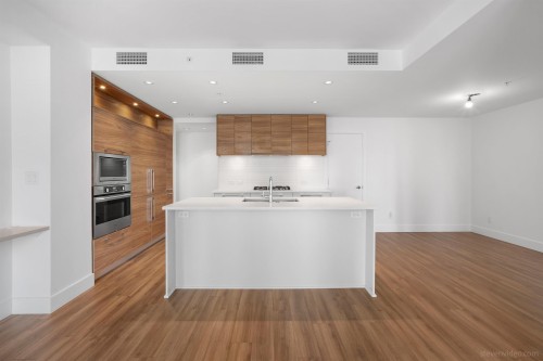 1501-7303 Noble Lane  Burnaby, BC V3N 0H2