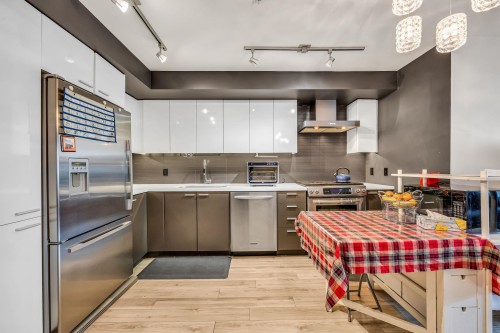 216-2888 2Nd Avenue E, Vancouver, BC 