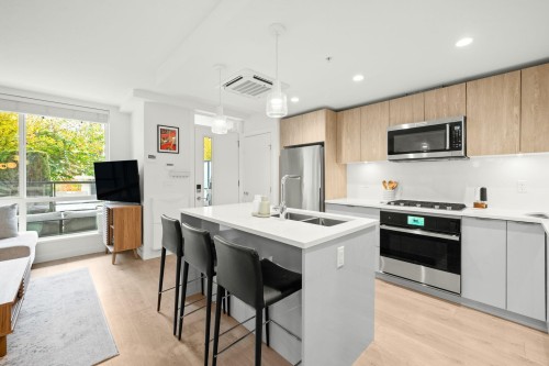 Th8-108 8Th Street E, North Vancouver, BC 