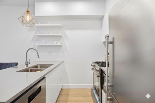 407-2666 Duke Street, Vancouver, BC 