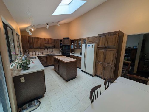 1498 Chamberlain Drive, North Vancouver, BC 