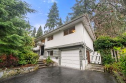 2086 Tompkins Crescent  North Vancouver, BC V7H 2C8