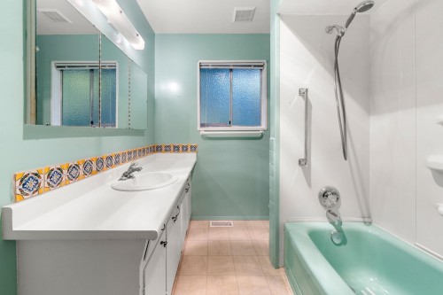 2086 Tompkins Crescent, North Vancouver, BC 