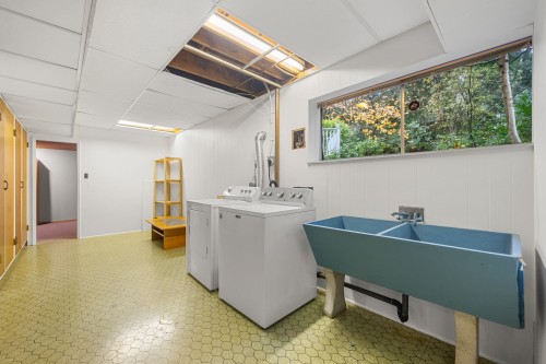 2086 Tompkins Crescent, North Vancouver, BC 