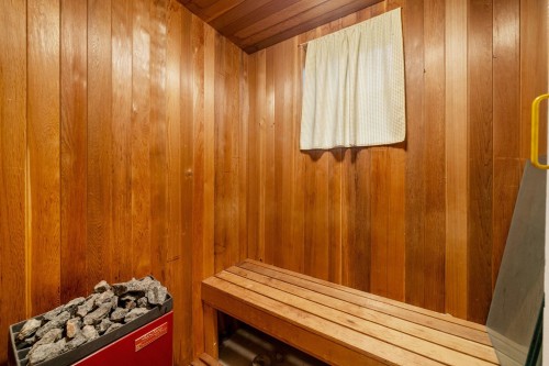 2086 Tompkins Crescent, North Vancouver, BC 