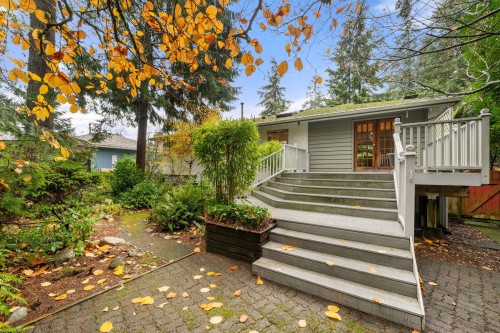 2086 Tompkins Crescent, North Vancouver, BC 