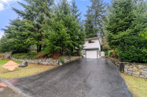 2086 Tompkins Crescent, North Vancouver, BC 