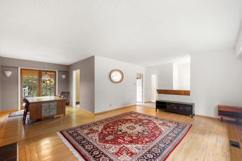 2086 Tompkins Crescent, North Vancouver, BC 