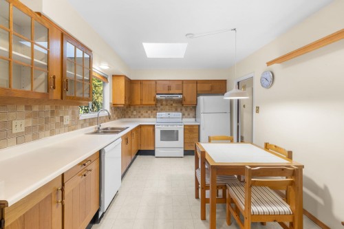 2086 Tompkins Crescent, North Vancouver, BC 