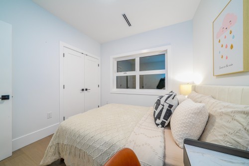 2735 8Th Avenue W, Vancouver, BC 