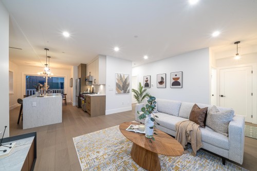 2735 8Th Avenue W, Vancouver, BC 