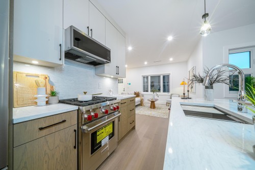 2735 8Th Avenue W, Vancouver, BC 