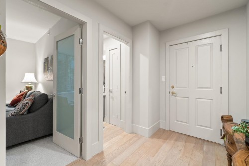 201-3105 Deer Ridge Drive, West Vancouver, BC 