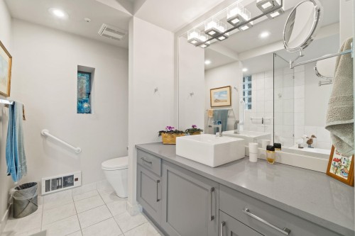 201-3105 Deer Ridge Drive, West Vancouver, BC 