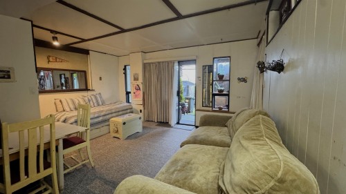 2071 Deep Cove Road, North Vancouver, BC 