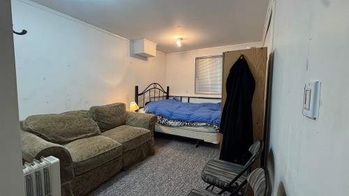 2071 Deep Cove Road, North Vancouver, BC 