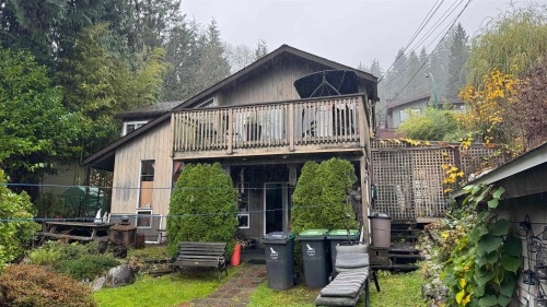 2071 Deep Cove Road, North Vancouver, BC 