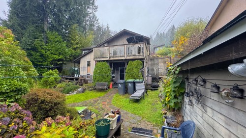 2071 Deep Cove Road, North Vancouver, BC 