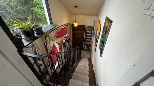 2071 Deep Cove Road, North Vancouver, BC 